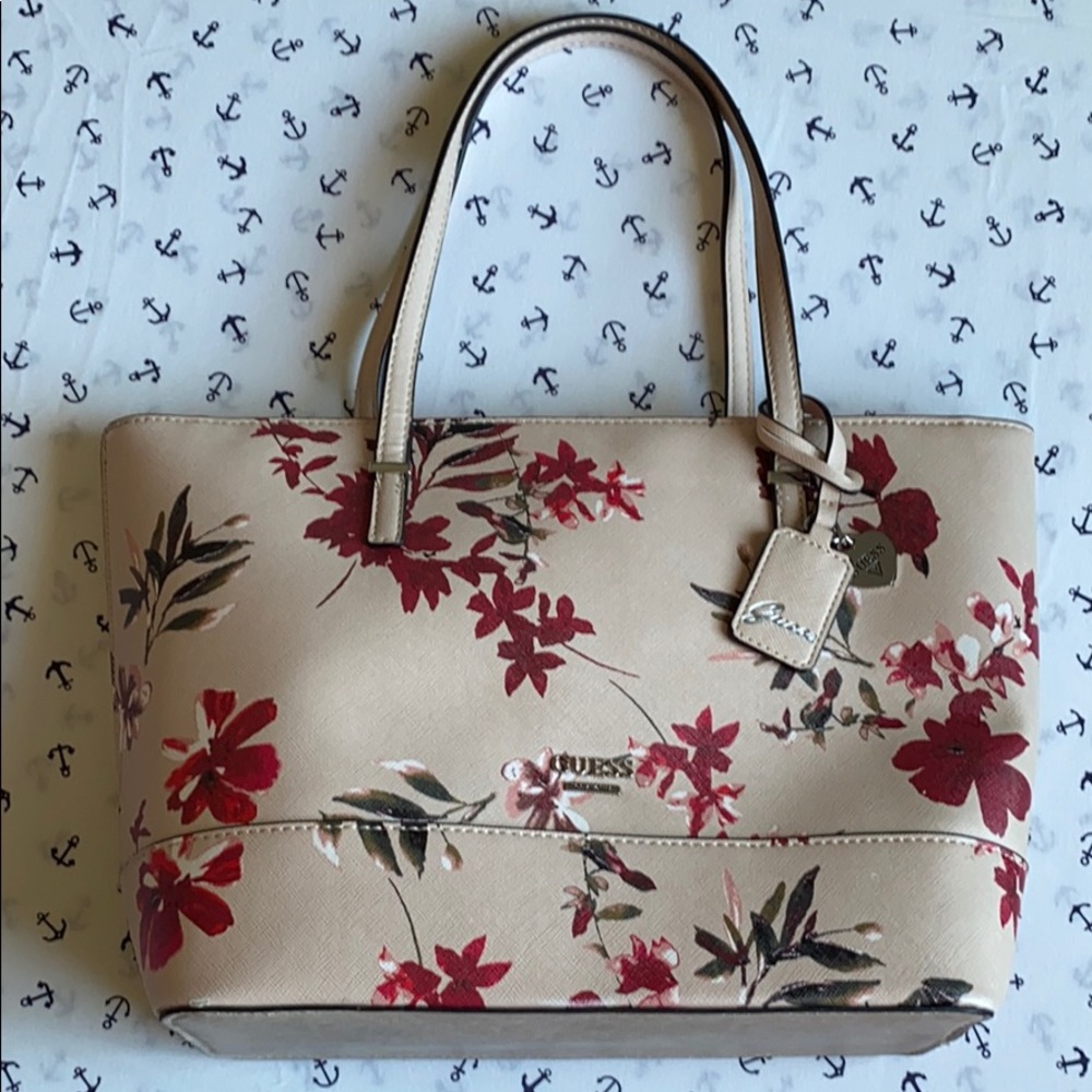 Guess purse 👜🌺🌷🌸